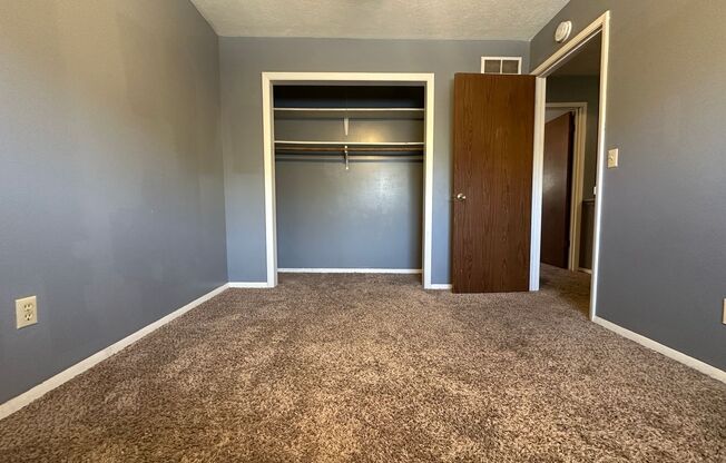 2 beds, 1.5 baths, $1,099, Unit 4