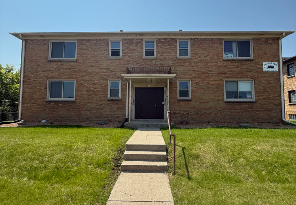 5715 W LINCOLN AVE