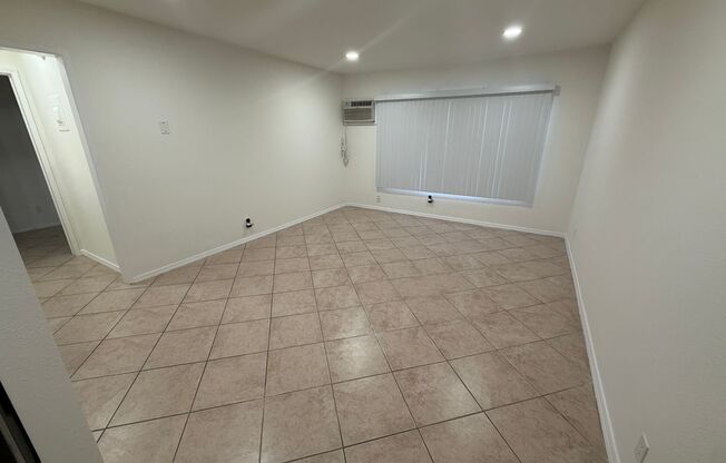15525 Nordhoff St