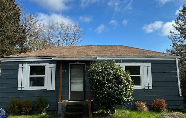 North Gate - Cozy 2 bed/ 1 bath house with huge front/back yard!