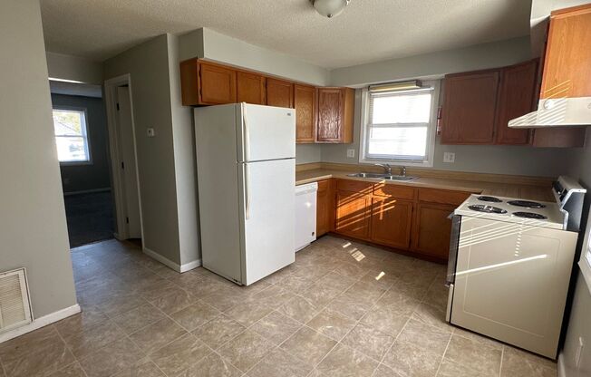 1409 & 1409 1/2 W Jackson St