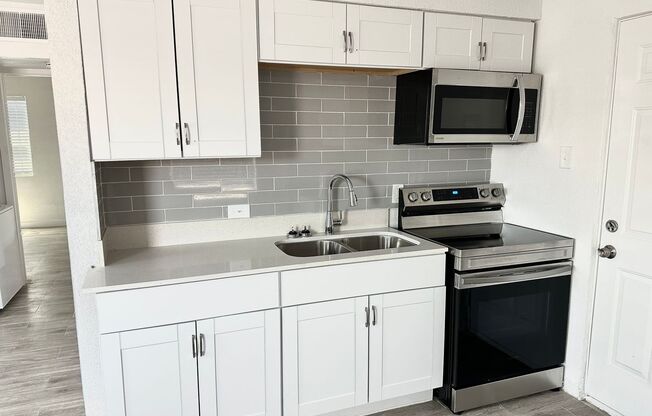 2 beds, 1 bath, 650 sqft, $1,395, Unit Unit 1