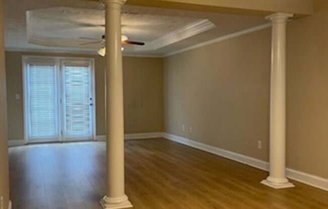 Charming Townhome Near Medical Facilities and Colleges