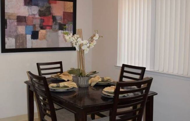 2 beds, 1 bath, 889 sqft, $1,795, Unit 05L