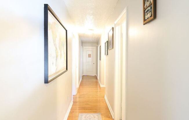 Beautifully Updated 4 bed house w/ fully fenced in yard **