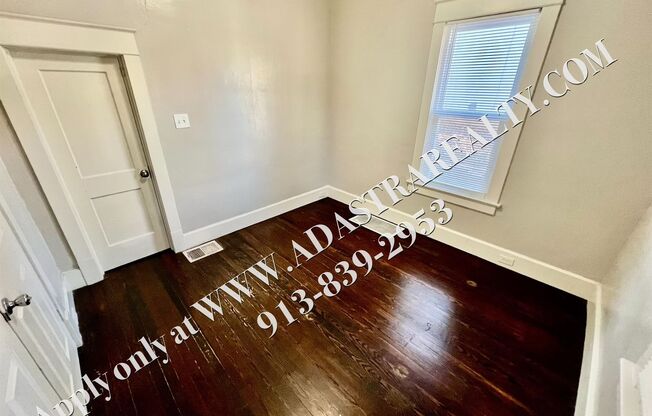 2 beds, 1 bath, $1,100