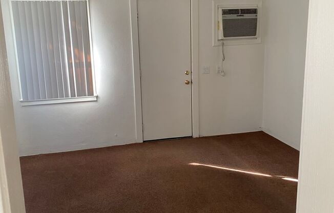 2 beds, 1 bath, $2,400