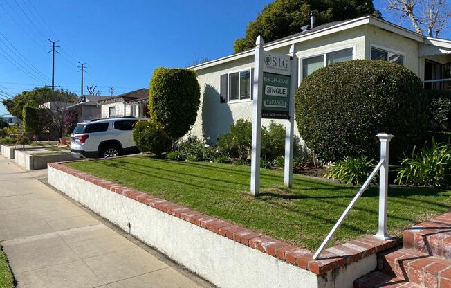 Bright and Modern Second Floor 1 Bedroom 1 Bath Unit