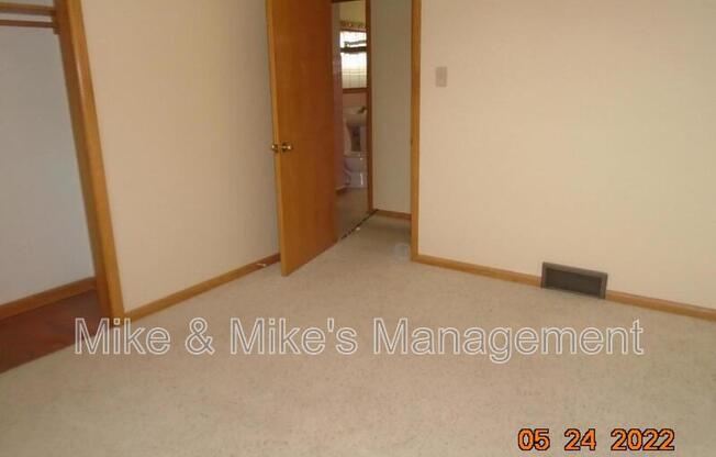 2551 S 68 ST