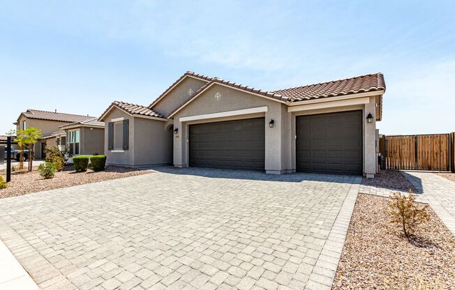Beautiful move-in ready home in Goodyear!