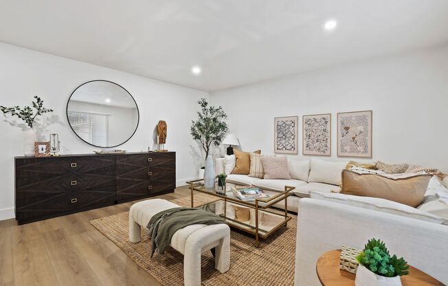 2 beds, 1 bath, 800 sqft, $2,475, Unit Unit 206