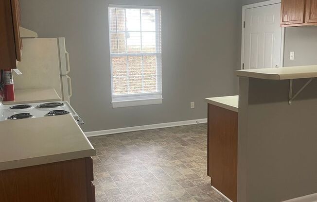 Studio, 1 bath, 600 sqft, $615, Unit 128-01