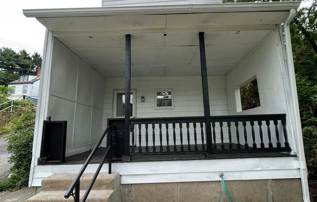 3 beds, 1 bath, $1,725, Unit South Side Slopes