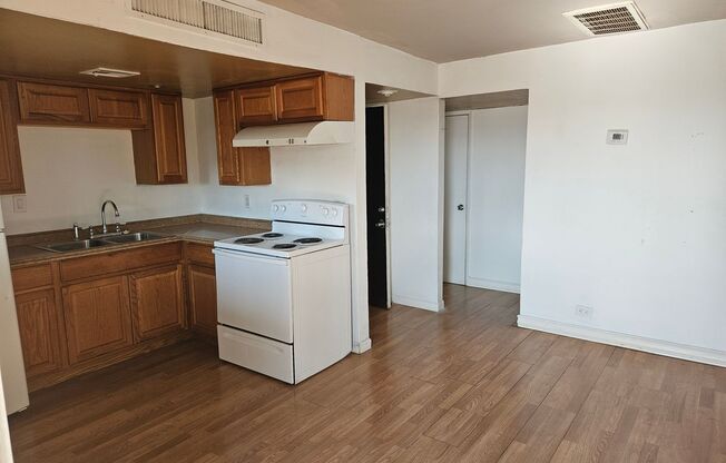 1 bed, 1 bath, $995, Unit Unit #3