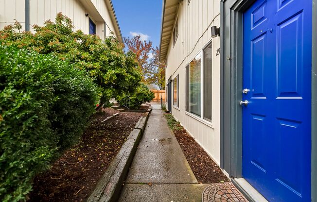 2 beds, 1 bath, 742 sqft, $1,395, Unit 9