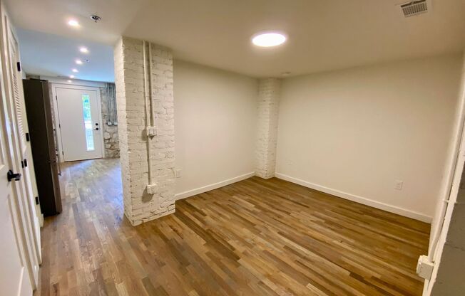 Studio, 1 bath, 410 sqft, $1,350, Unit 006