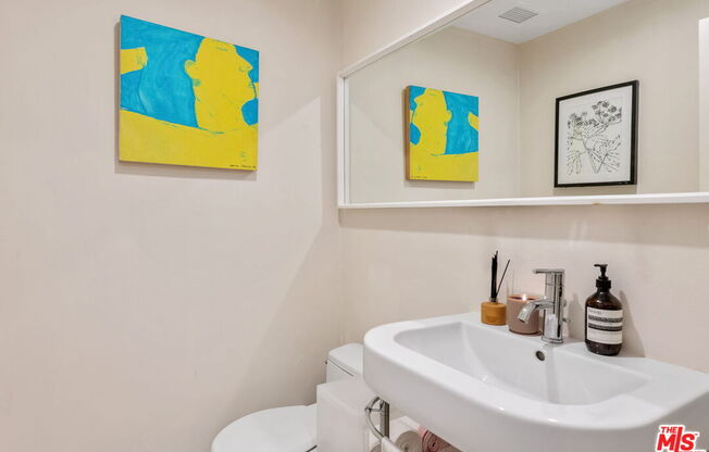 1 bed, 1.5 baths, 998 sqft, $5,500, Unit 903