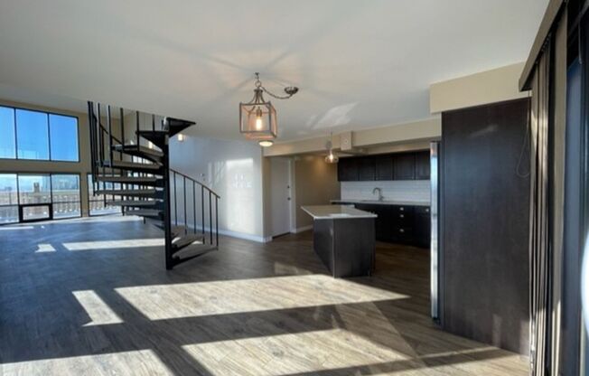 4 beds, 2 baths, 2,200 sqft, $4,500, Unit 1401