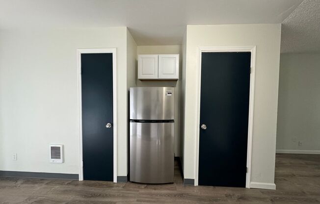 2 beds, 1 bath, 840 sqft, $1,300, Unit 689