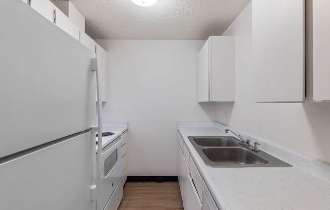 2 beds, 1 bath, 870 sqft, $1,395, Unit 14