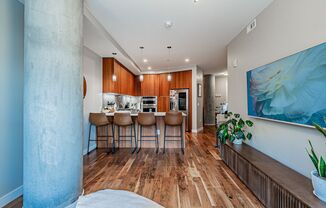 LUX 1BD, 1.5BA Lakehouse Condo with Bonus Den