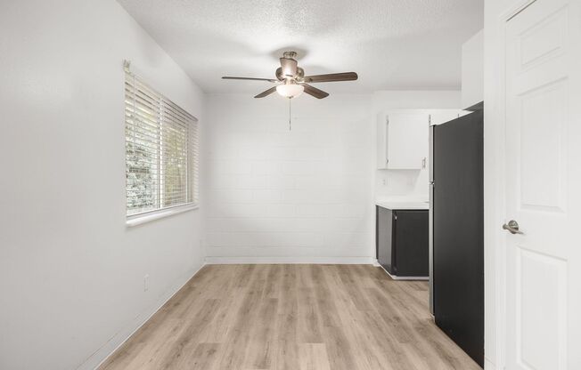 2 beds, 1 bath, 700 sqft, $1,335, Unit 04