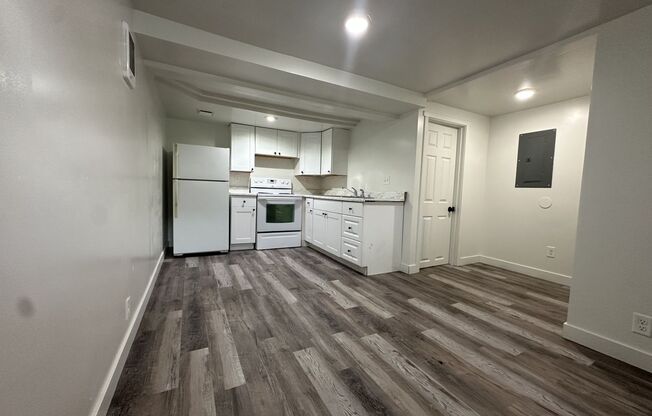 1 bed, 1 bath, $1,199, Unit 15