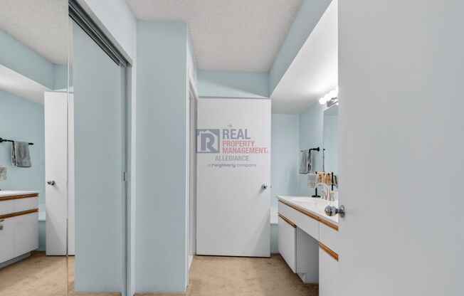 2 beds, 2 baths, $2,700, Unit #1402