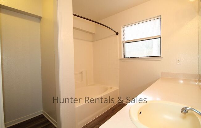 3 beds, 2 baths, $1,395