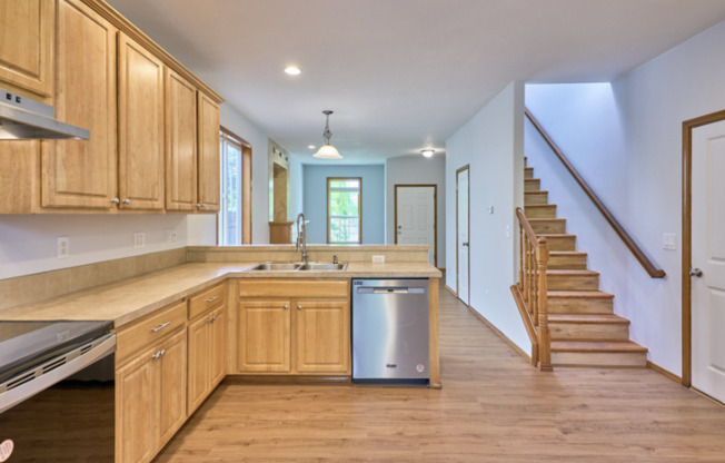 Beautifully Updated 3-Bed Detached Home Next to Powell Butte Nature Park - Renovated & Move-In Ready!
