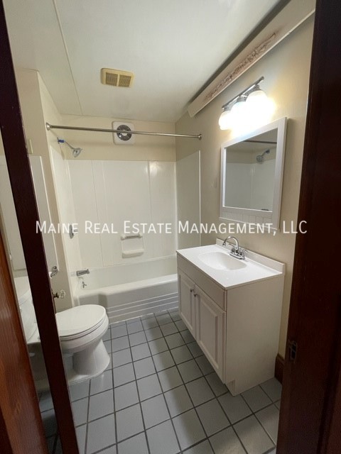 2 beds, 1 bath, $1,525