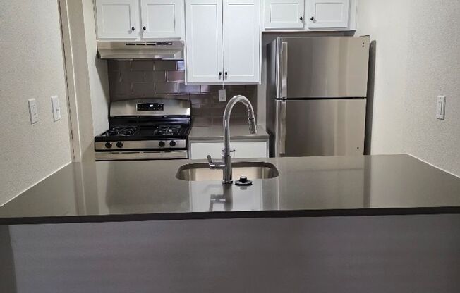 1 bed, 1 bath, 700 sqft, $1,305, Unit LAW11-119