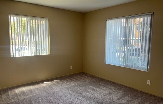 2 beds, 1 bath, 875 sqft, $2,430, Unit 39