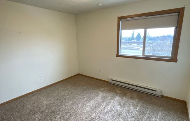 2 beds, 1 bath, 850 sqft, $830, Unit 701 - 12C
