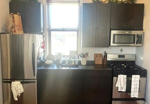 932 N. Noble, 2F