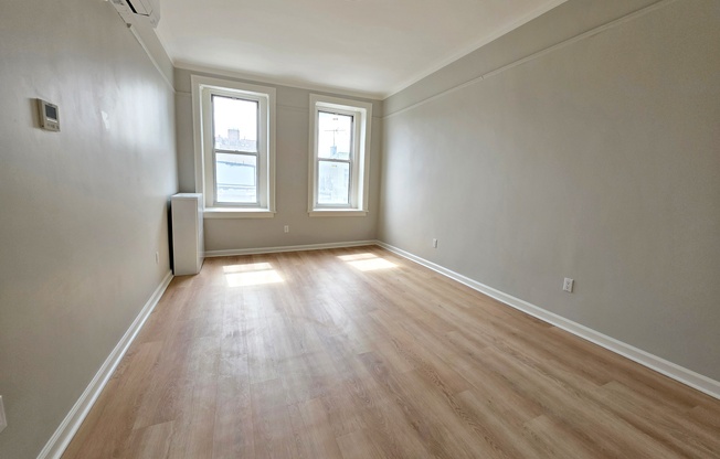 733 METROPOLITAN AVE