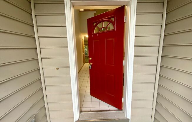 Large 2 Bedroom. 1.5 Bath Townhouse with Garage