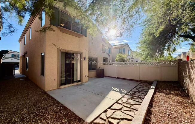 3 beds, 2.5 baths, $1,800