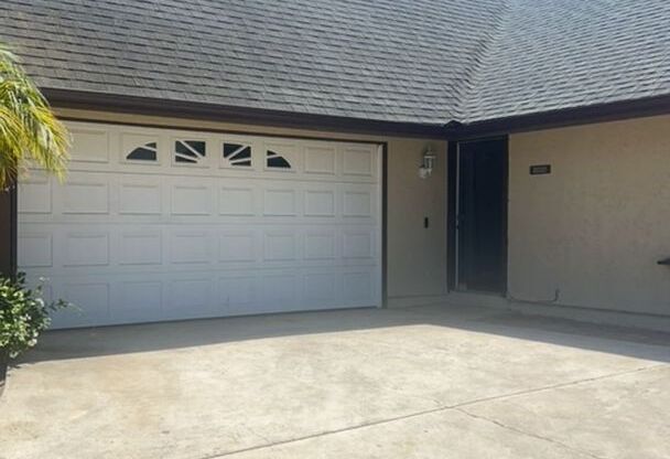 Available Now….large 4 bedroom in Vista, with bonus sunroom