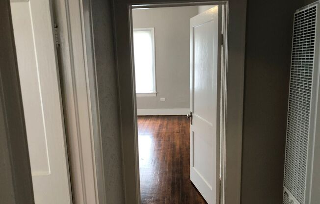 2 beds, 1 bath, $1,395