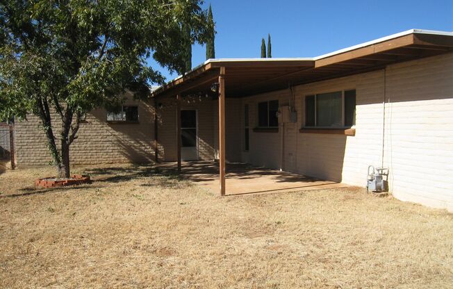 4 beds, 2 baths, $1,600