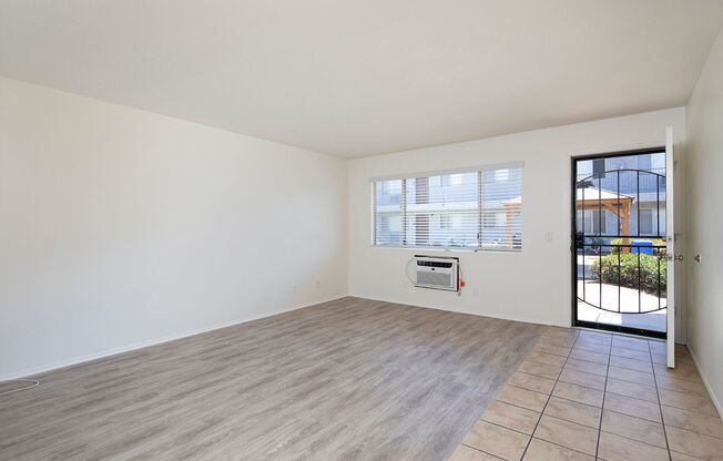 *OPEN HOUSE: 5/16 4:30-6:30PM* Spacious 2 BR in El Cajon with AC and Parking!