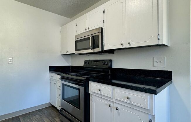 2 beds, 1 bath, 850 sqft, $1,425, Unit 15