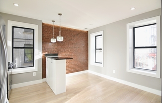 304 W 151st St