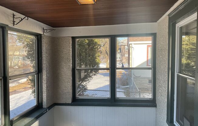 Charming 2+ Bedroom Single Family on a great St Paul street!!