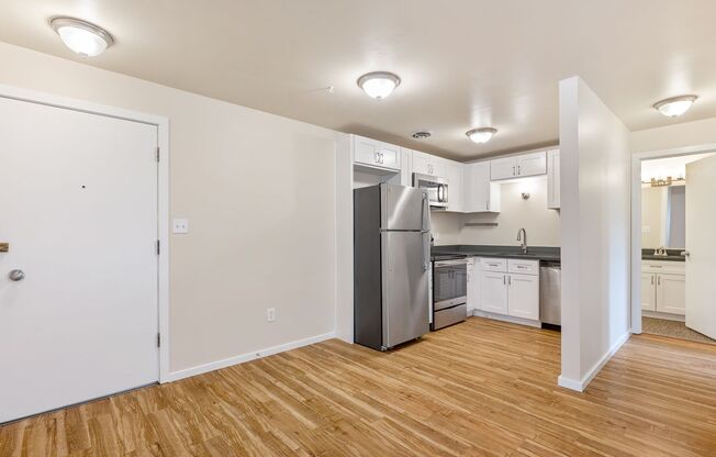 1 bed, 1 bath, 650 sqft, $1,695, Unit 8