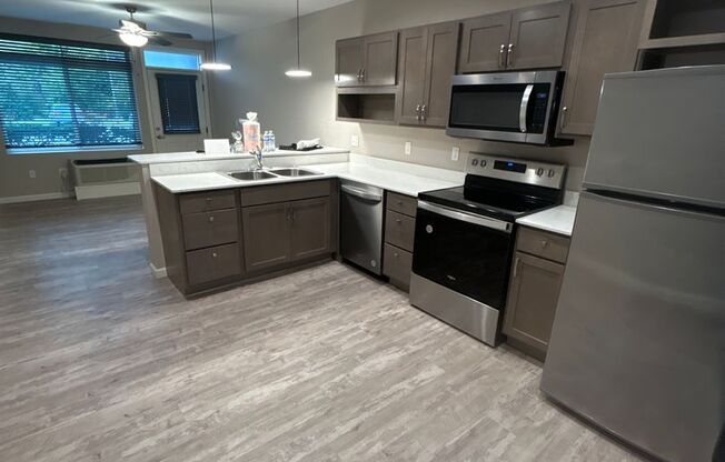 Studio, 1 bath, 500 sqft, $995, Unit 18