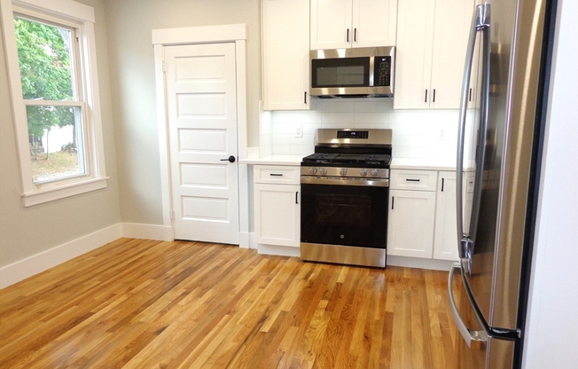 2 beds, 1 bath, 1,007 sqft, $2,700, Unit 3