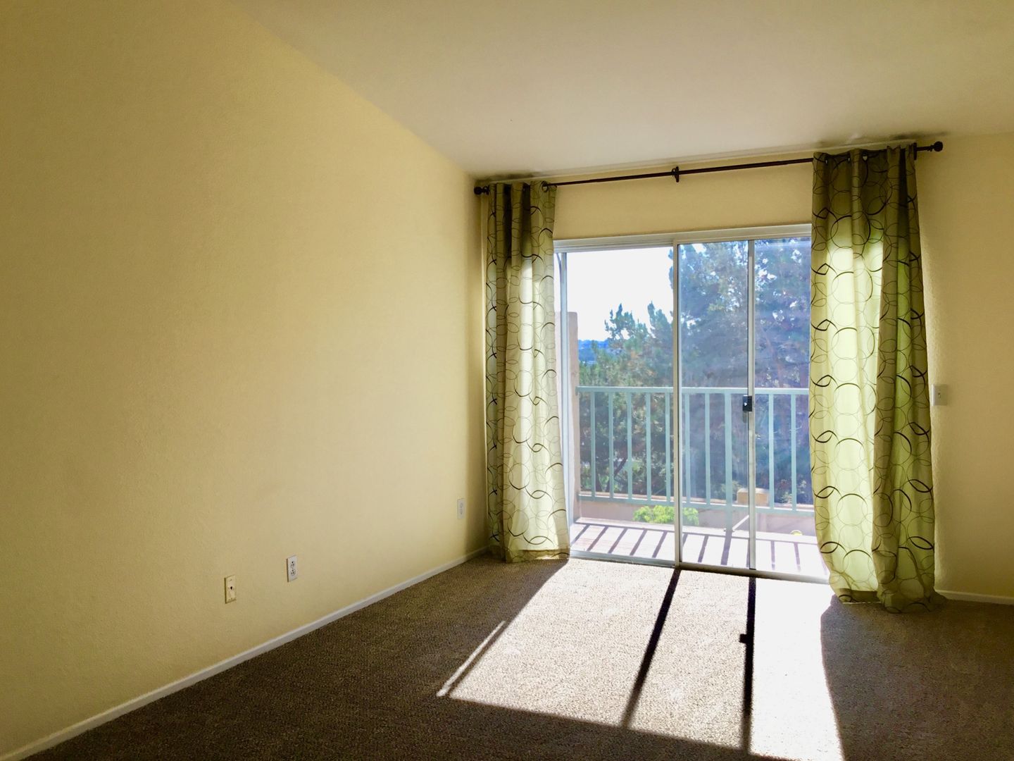 Spacious Eastlake Townhome with Loft, Private Backyard & 2-Car Garage