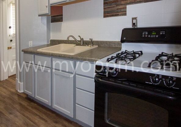 4 beds, 1 bath, 1,600 sqft, $1,300, Unit 2821/01